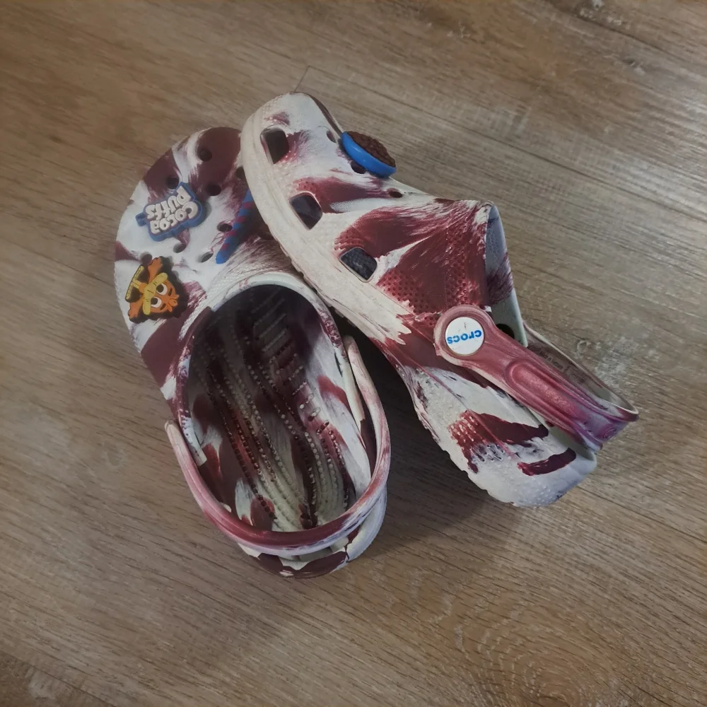 Crocs x Cocoa Puffs Kids Classic Clogs Maroon White Swirl Charms Size J2 or 2